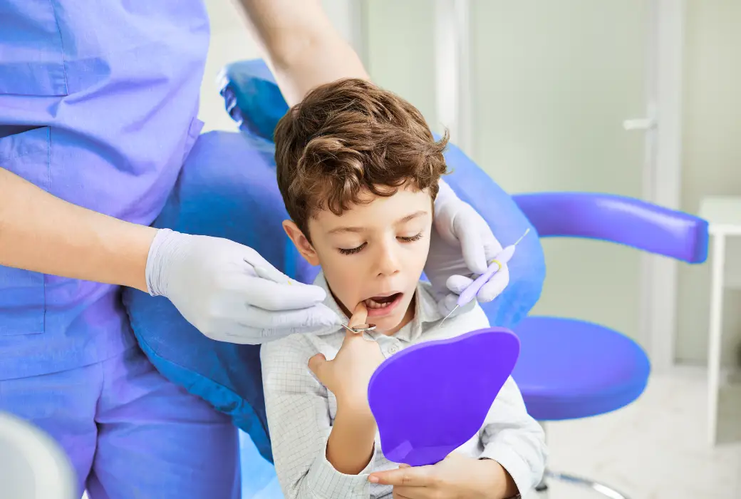 Atencion Odontologica de un niño de 6 años en odontopediatria